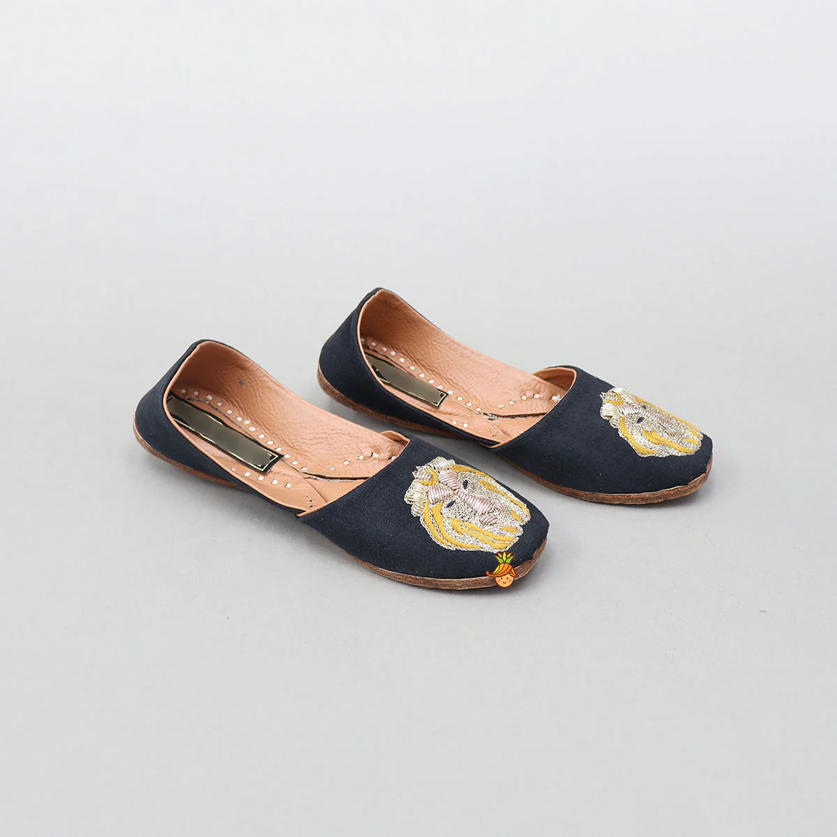 Animal Motif Embroidered Jutti