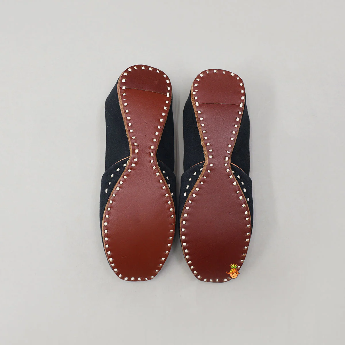 Animal Motif Embroidered Jutti - Image 2