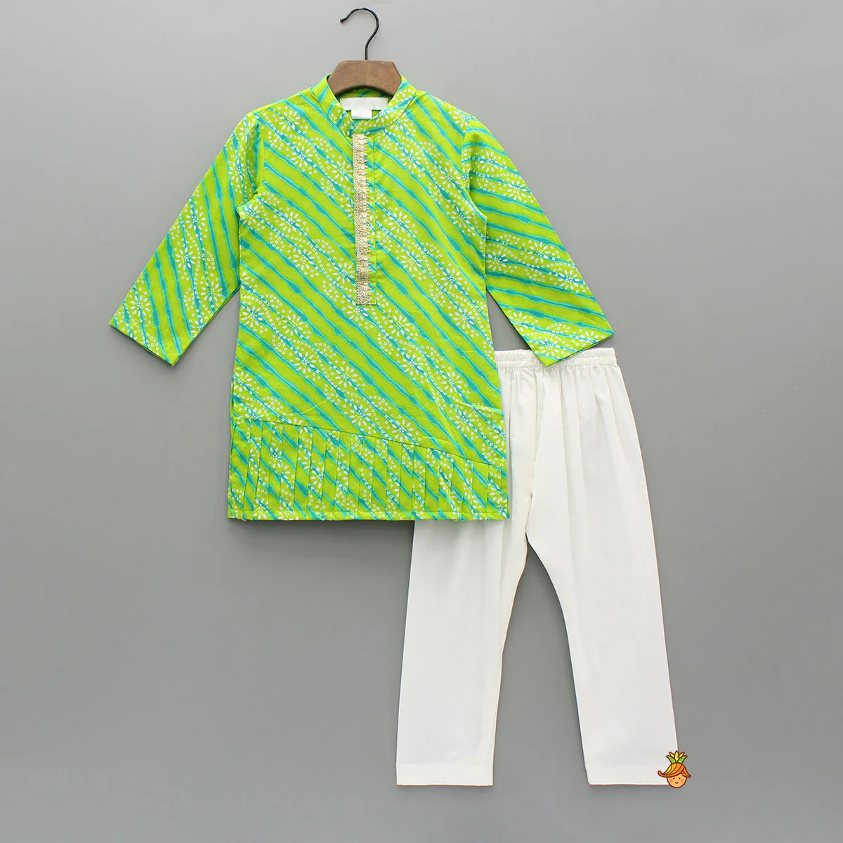 Bandhani And Leheriya Printed Pleated Hem Green Kurta With Pyjama