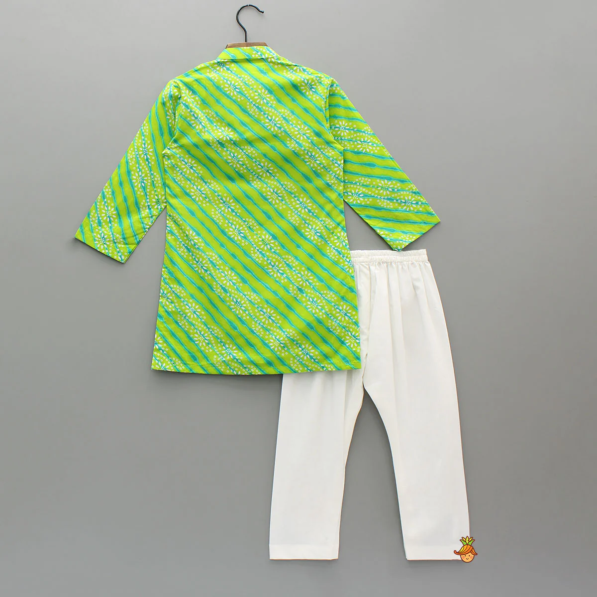 Bandhani And Leheriya Printed Pleated Hem Green Kurta With Pyjama - Image 2
