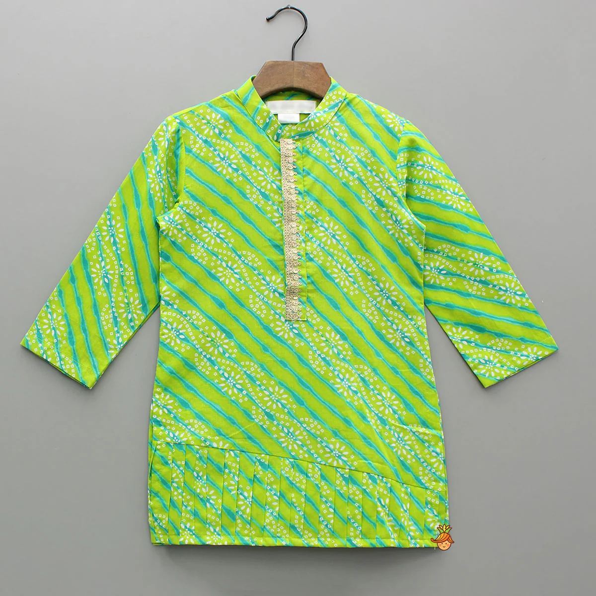 Bandhani And Leheriya Printed Pleated Hem Green Kurta With Pyjama - Image 3