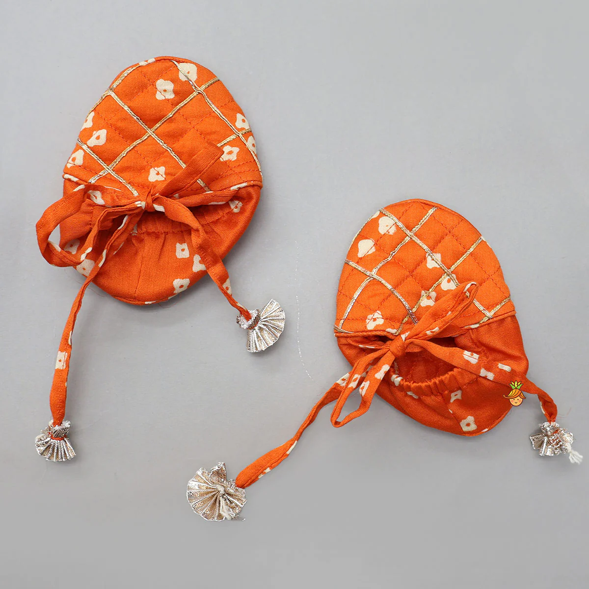 Bandhani Printed Infant Baby Set With Swaddle And Cap - Image 10