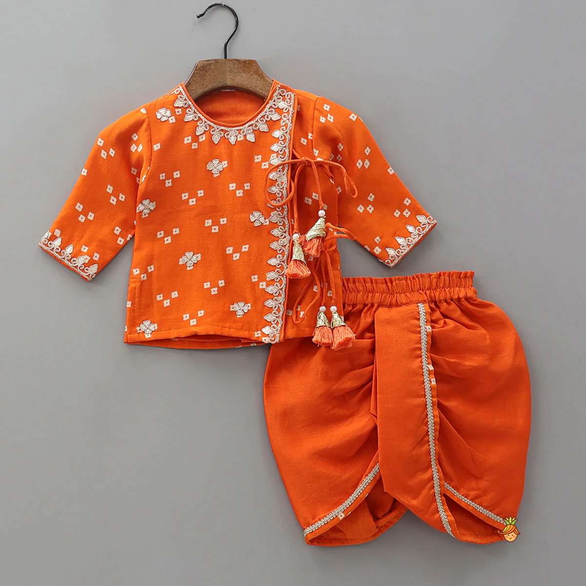Bandhani Printed Infant Baby Set With Swaddle And Cap - Image 3