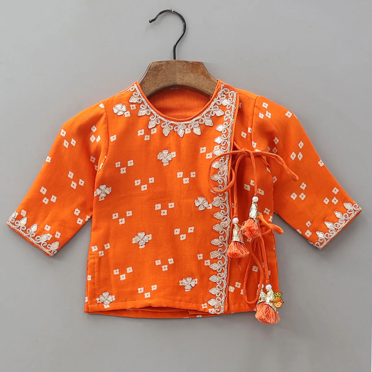 Bandhani Printed Infant Baby Set With Swaddle And Cap - Image 4