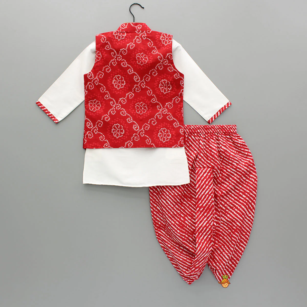 Bandhani Printed Kurta With Red Jacket And Leheriya Dhoti - Image 2
