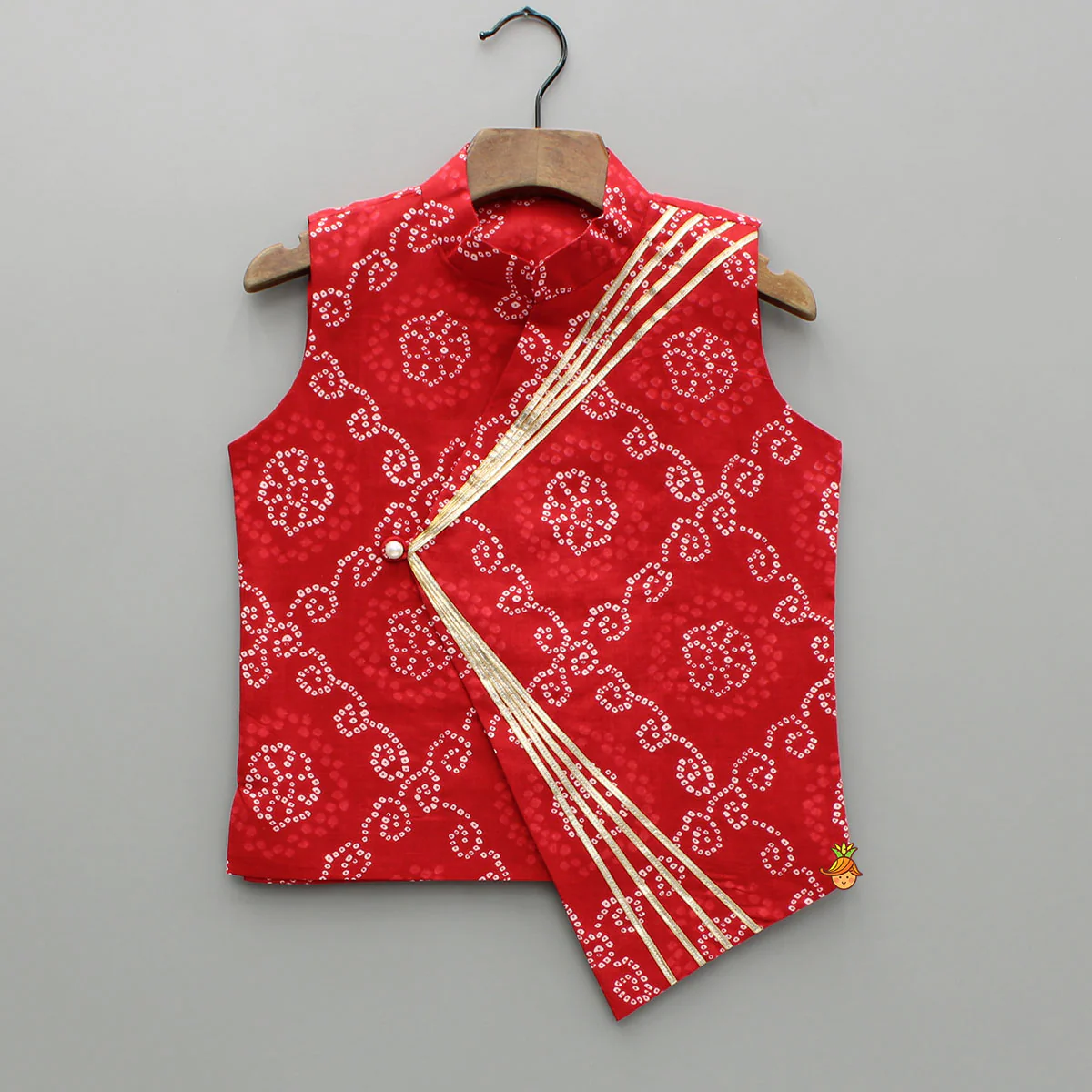 Bandhani Printed Kurta With Red Jacket And Leheriya Dhoti - Image 6