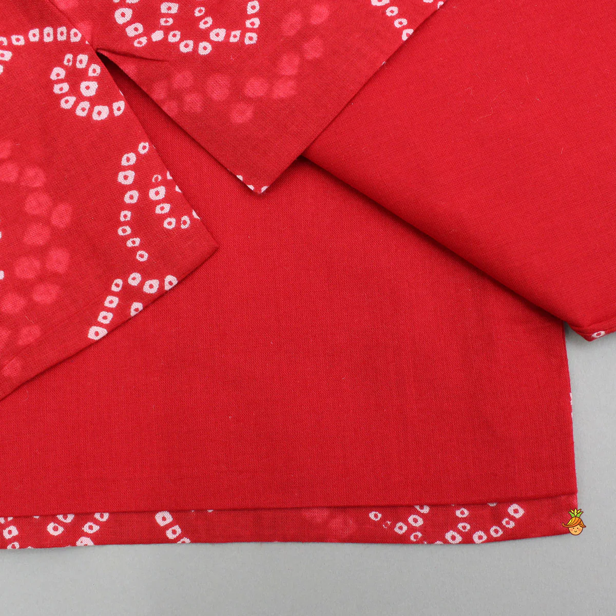 Bandhani Printed Kurta With Red Jacket And Leheriya Dhoti - Image 8