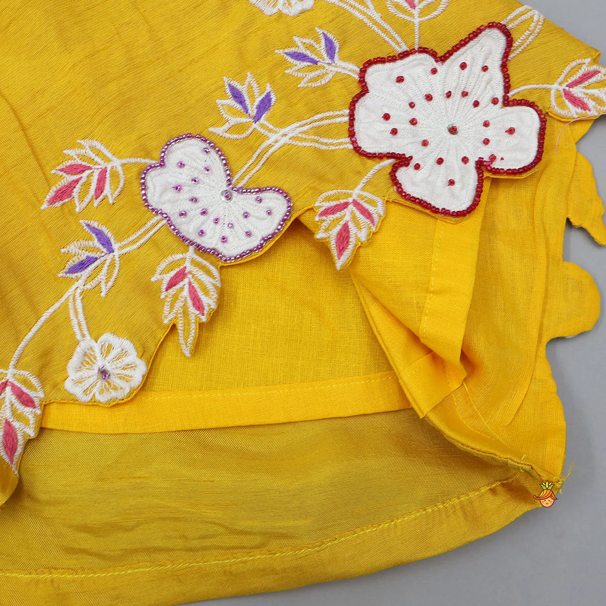 Beautiful Floral Embroidered Sleeveless Kurti With Pant - Image 5
