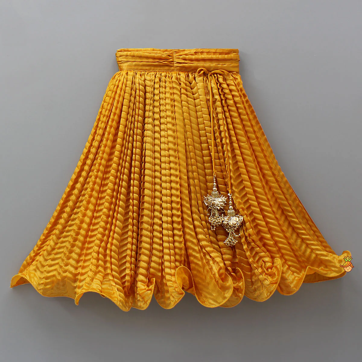 Beautiful Shimmery Halter Neck Top With Lehenga - Image 4