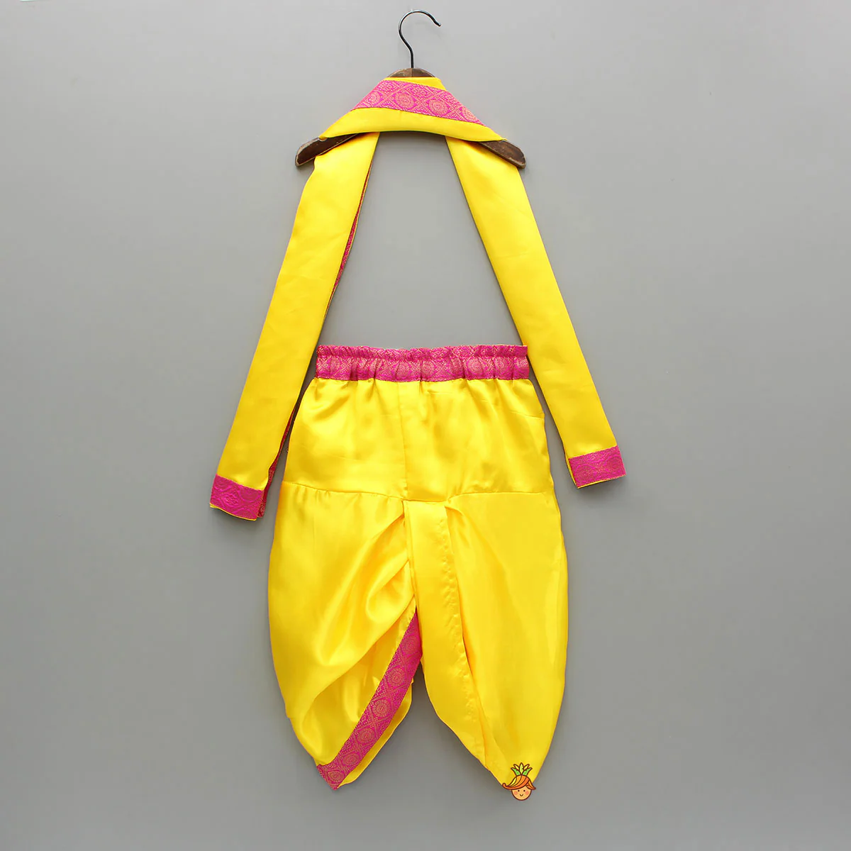 Brocade Flap-Enhanced Yellow Dhoti With Shawl And Mor Pankh Headband - Image 2