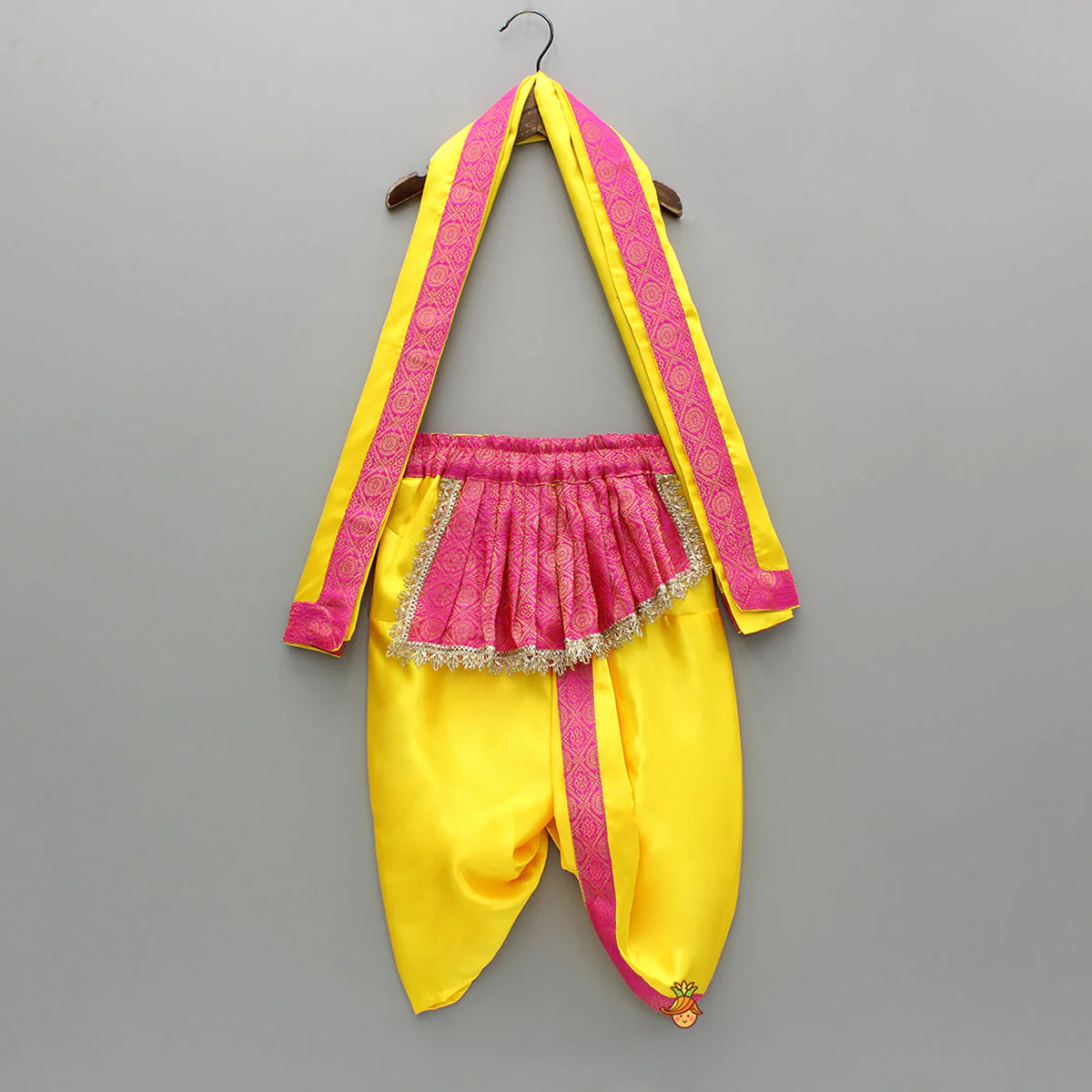 Brocade Flap-Enhanced Yellow Dhoti With Shawl And Mor Pankh Headband - Image 3