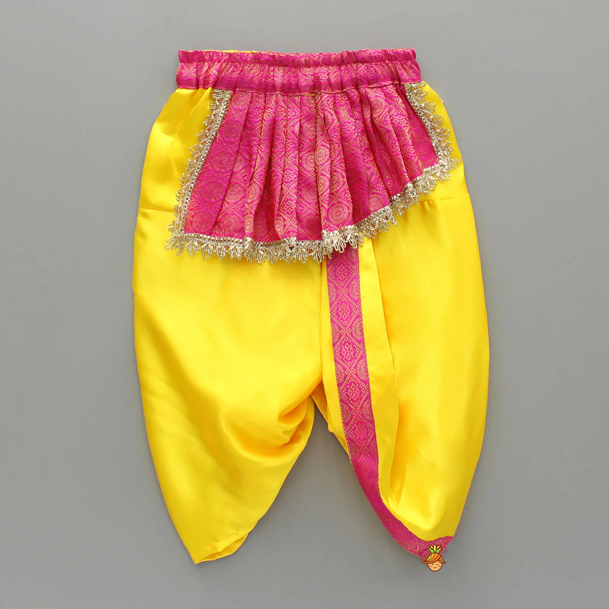 Brocade Flap-Enhanced Yellow Dhoti With Shawl And Mor Pankh Headband - Image 4