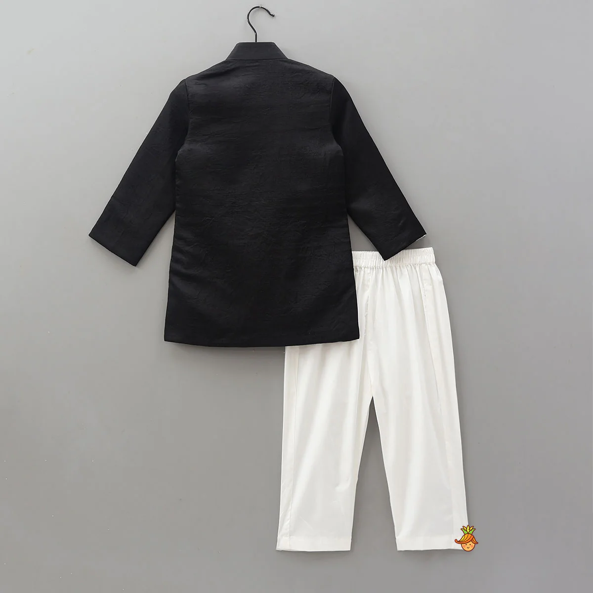 Chain Embellished Kurta And Pyjama - Image 2