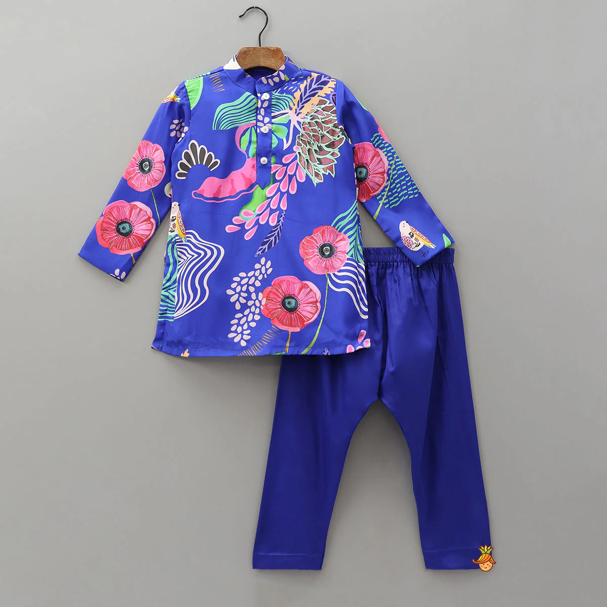 Charming Printed Kurta With Pocket Detail Jacket And Pyjama - Image 3