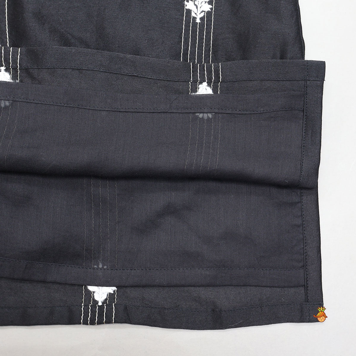Checked Embroidered Collar And Front Placket Kurta With Pyjama - Image 5