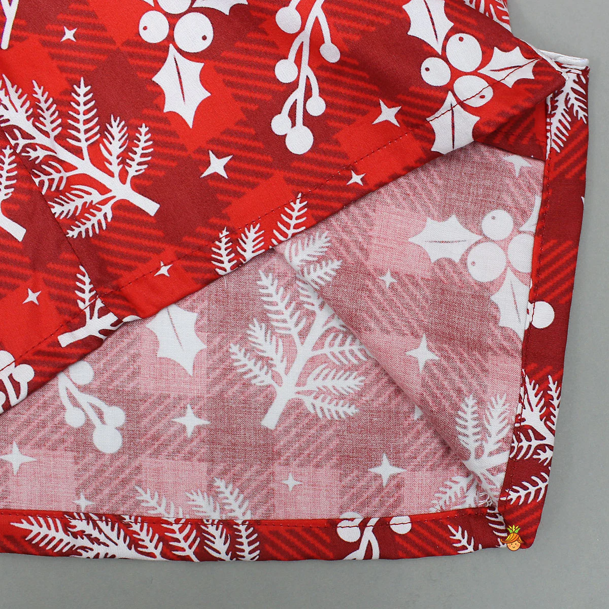 Christmas-Themed Printed Sleepwear With Patch Pocket Detail - Image 5