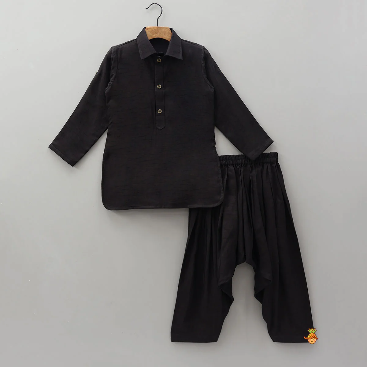 Collar Neck Kurta With Thread Embroidered Jacket And Patiala - Image 3