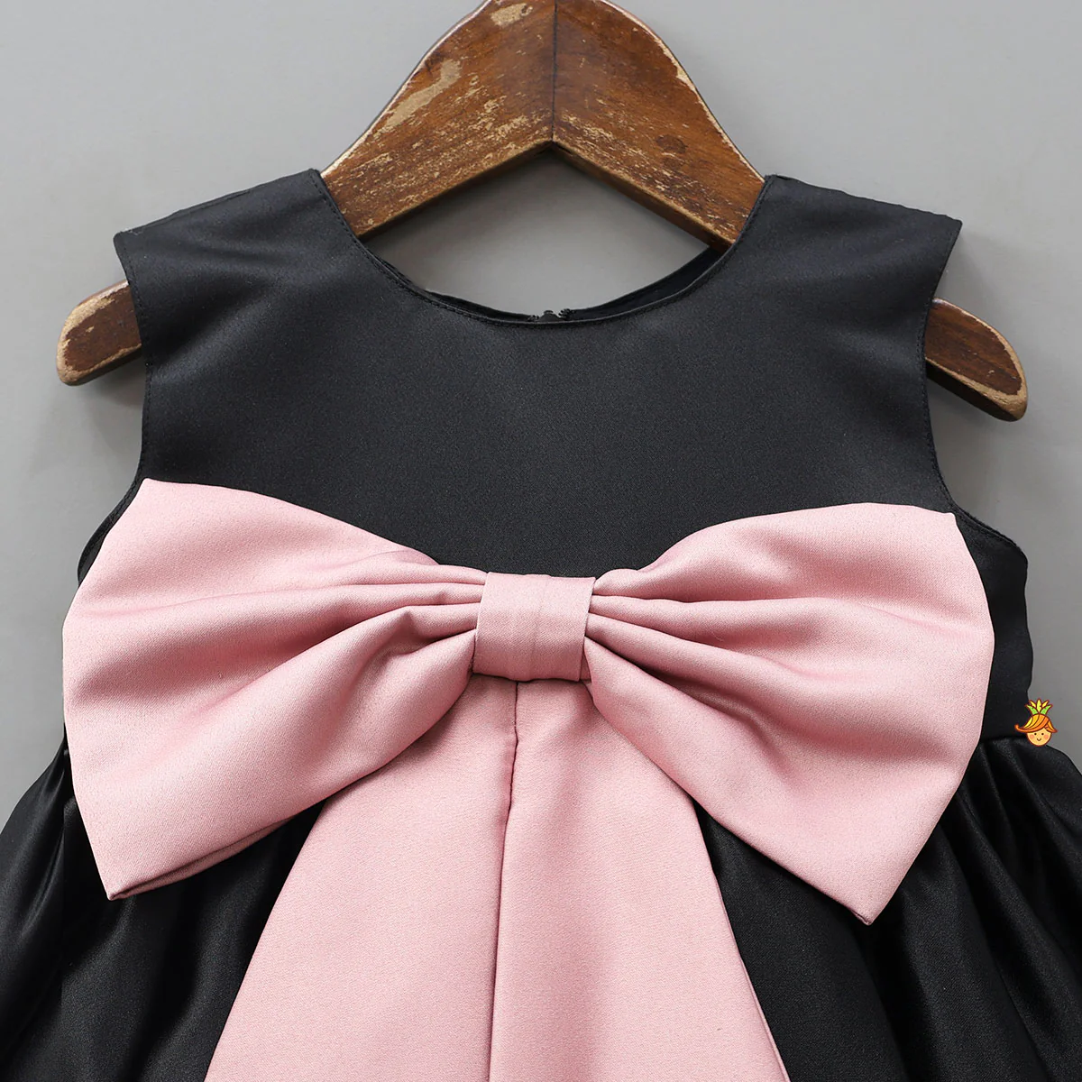 Contrasting Bow Adorned Dress - Image 3
