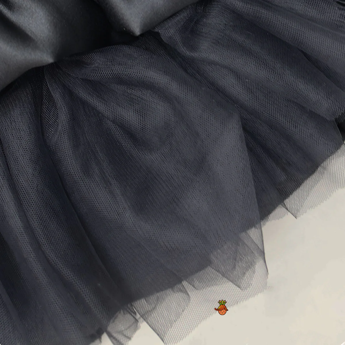 Contrasting Bow Adorned Dress - Image 4