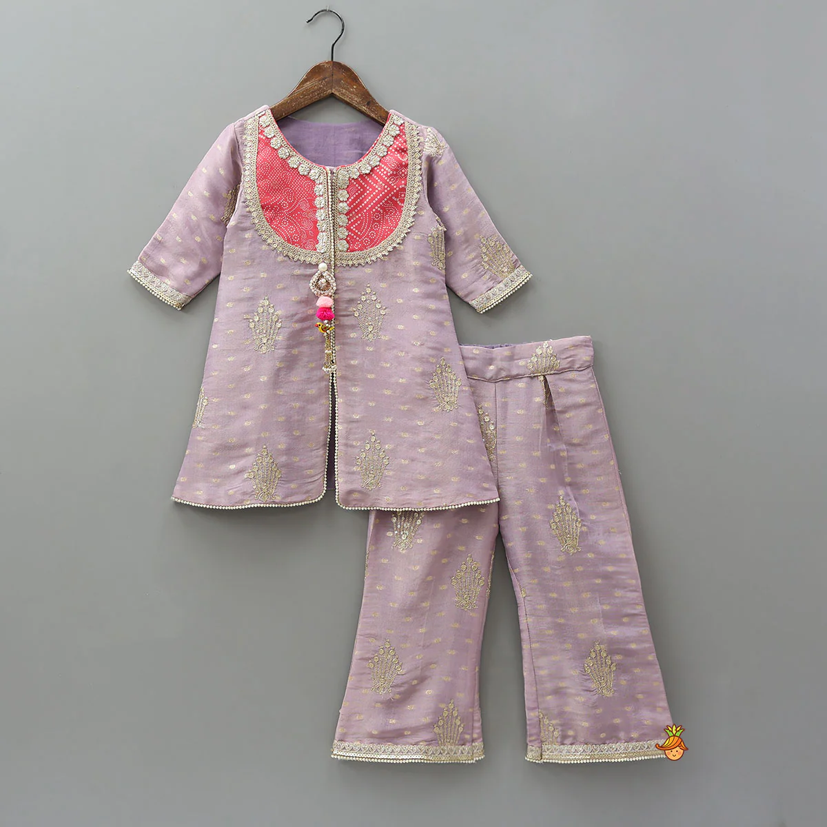 Contrasting Yoke Front Slit Kurti With Pant And Dupatta - Image 3
