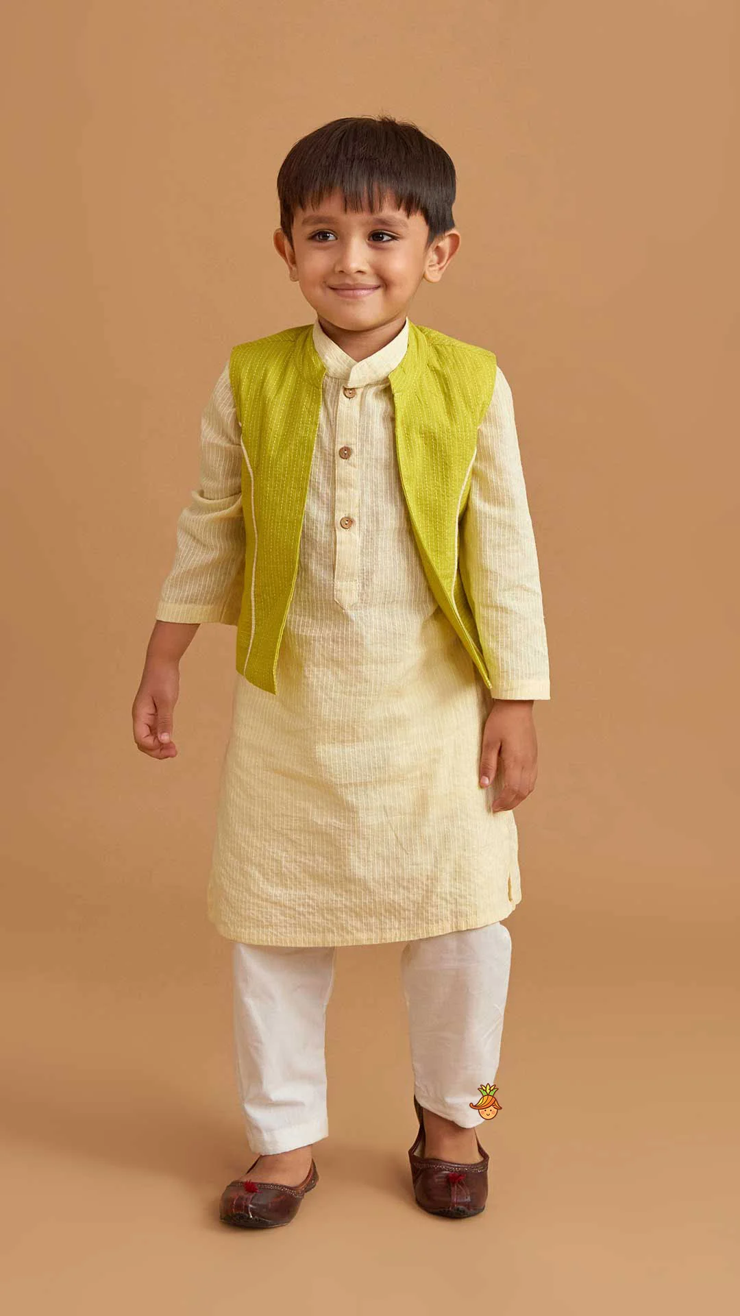 Cotton Cream Kurta With Green Jacket And Pocket Detail Pyjama - Image 2