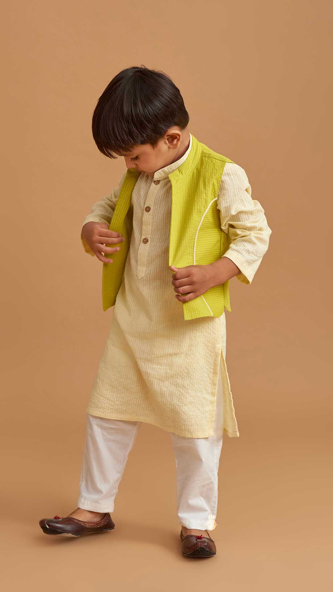 Cotton Cream Kurta With Green Jacket And Pocket Detail Pyjama - Image 3