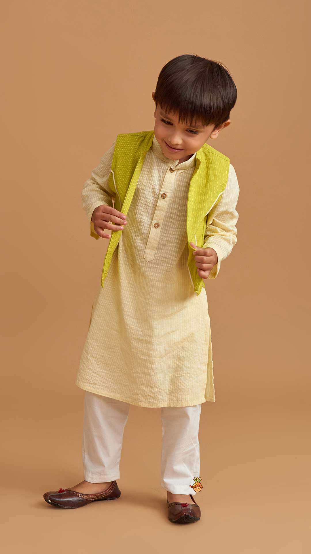 Cotton Cream Kurta With Green Jacket And Pocket Detail Pyjama - Image 4