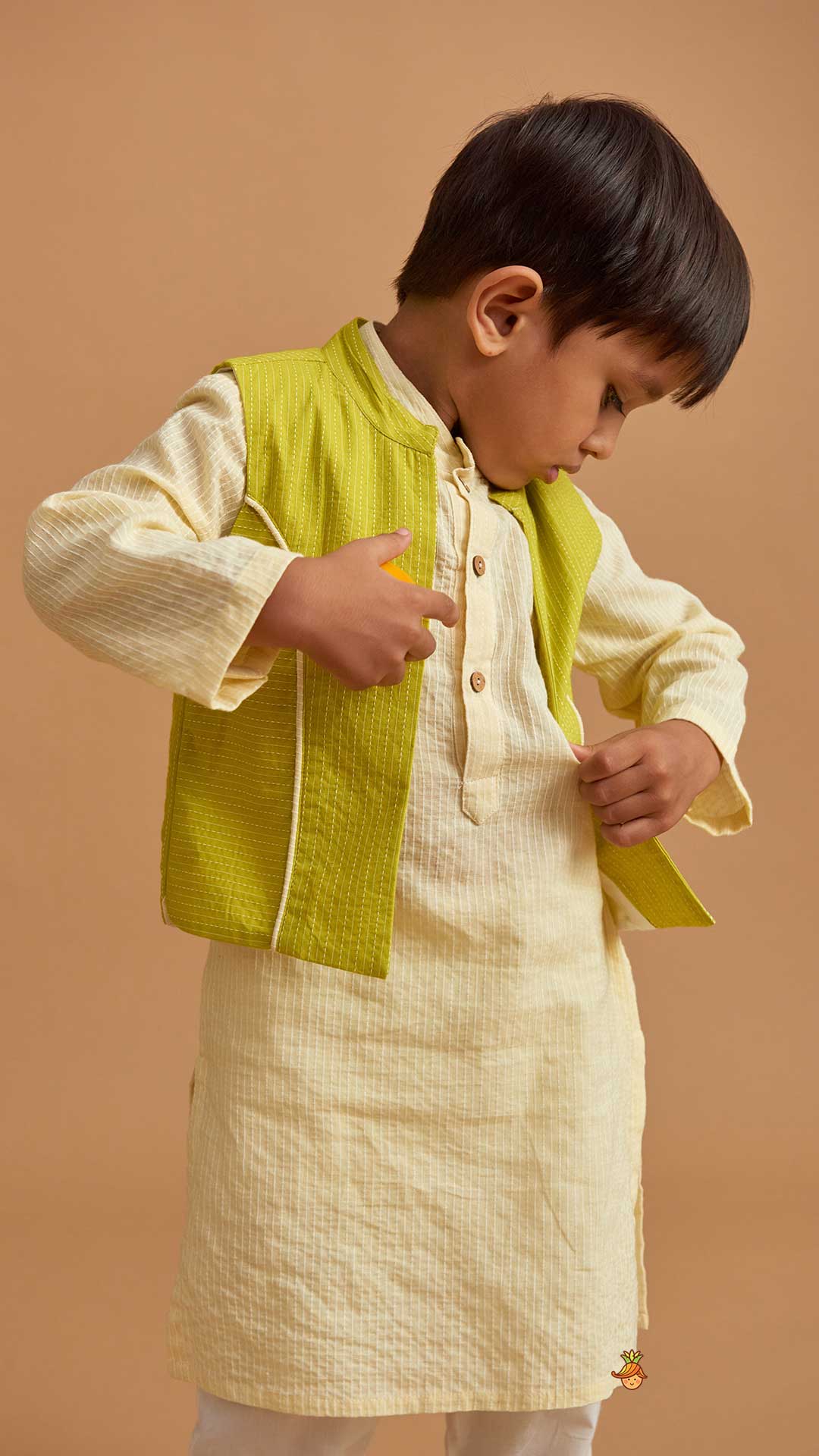 Cotton Cream Kurta With Green Jacket And Pocket Detail Pyjama - Image 7
