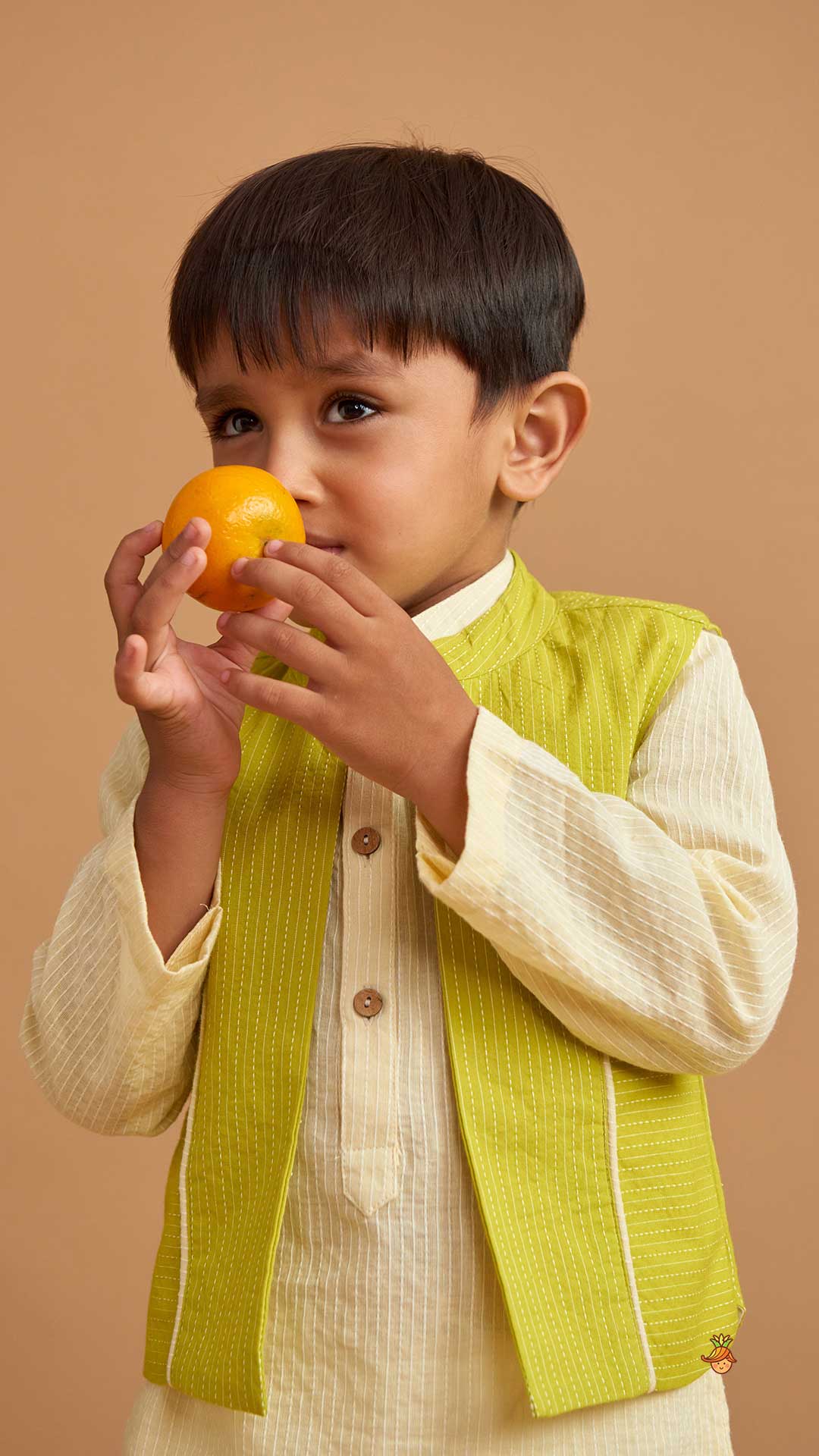 Cotton Cream Kurta With Green Jacket And Pocket Detail Pyjama - Image 9
