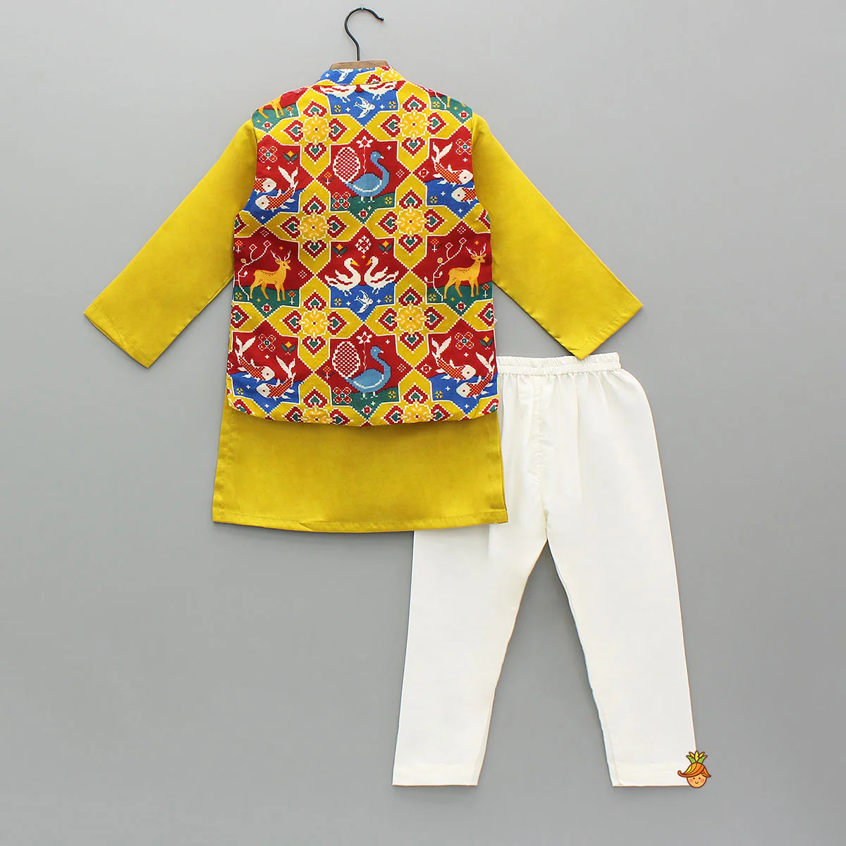 Ethnic Kurta With Pocket Detail Printed Jacket And Pyjama - Image 2