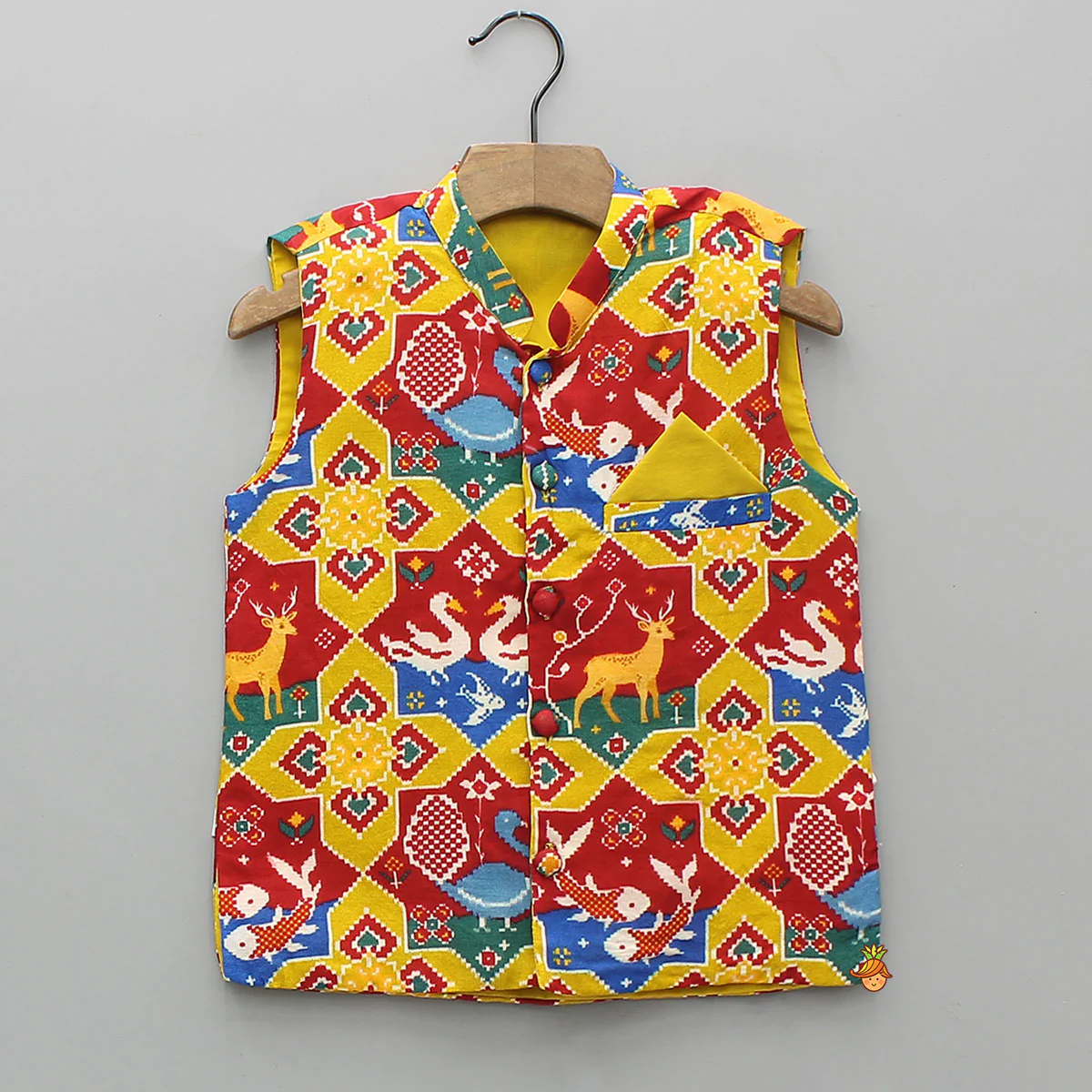 Ethnic Kurta With Pocket Detail Printed Jacket And Pyjama - Image 6