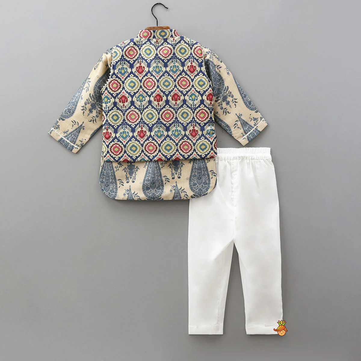 Curved Hem Kurta With Printed Jacket And Pyjama - Image 2
