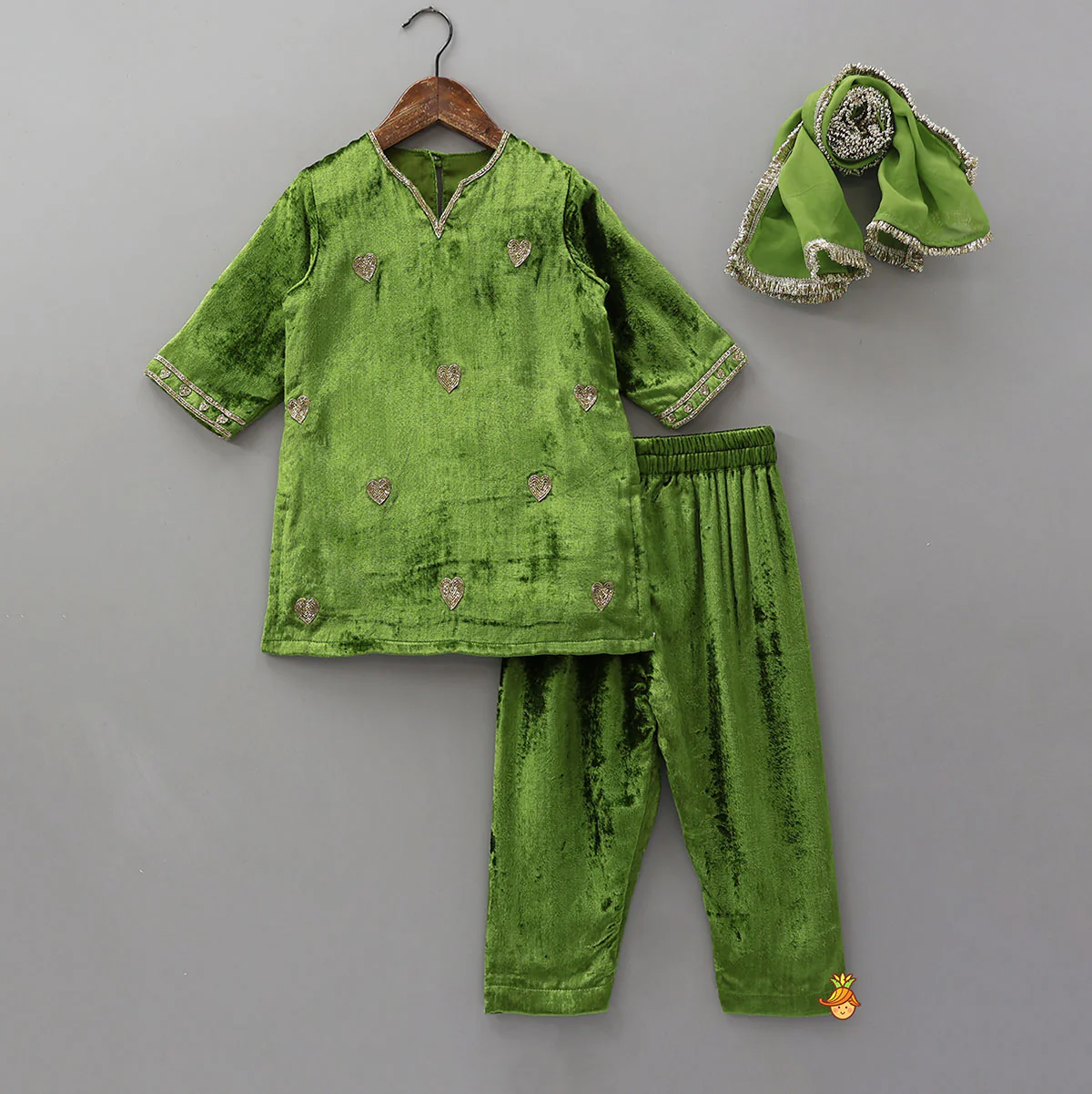 Cut-Dana Embroidered Velvet Kurti And Pant With Dupatta