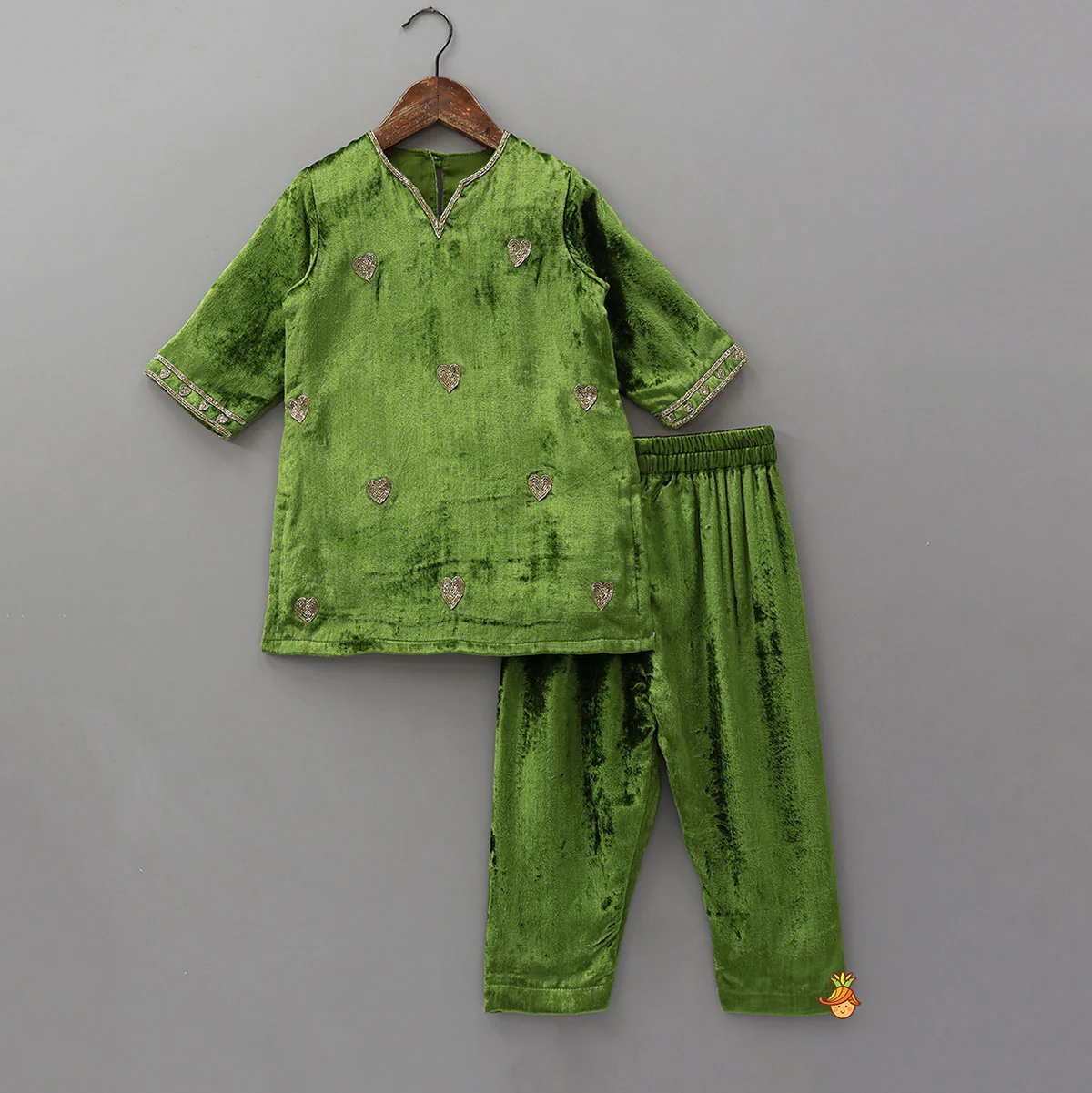 Cut-Dana Embroidered Velvet Kurti And Pant With Dupatta - Image 3