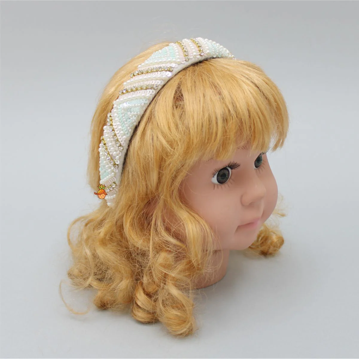 Delightful Pearly And Sequined White Hair Band - Image 4