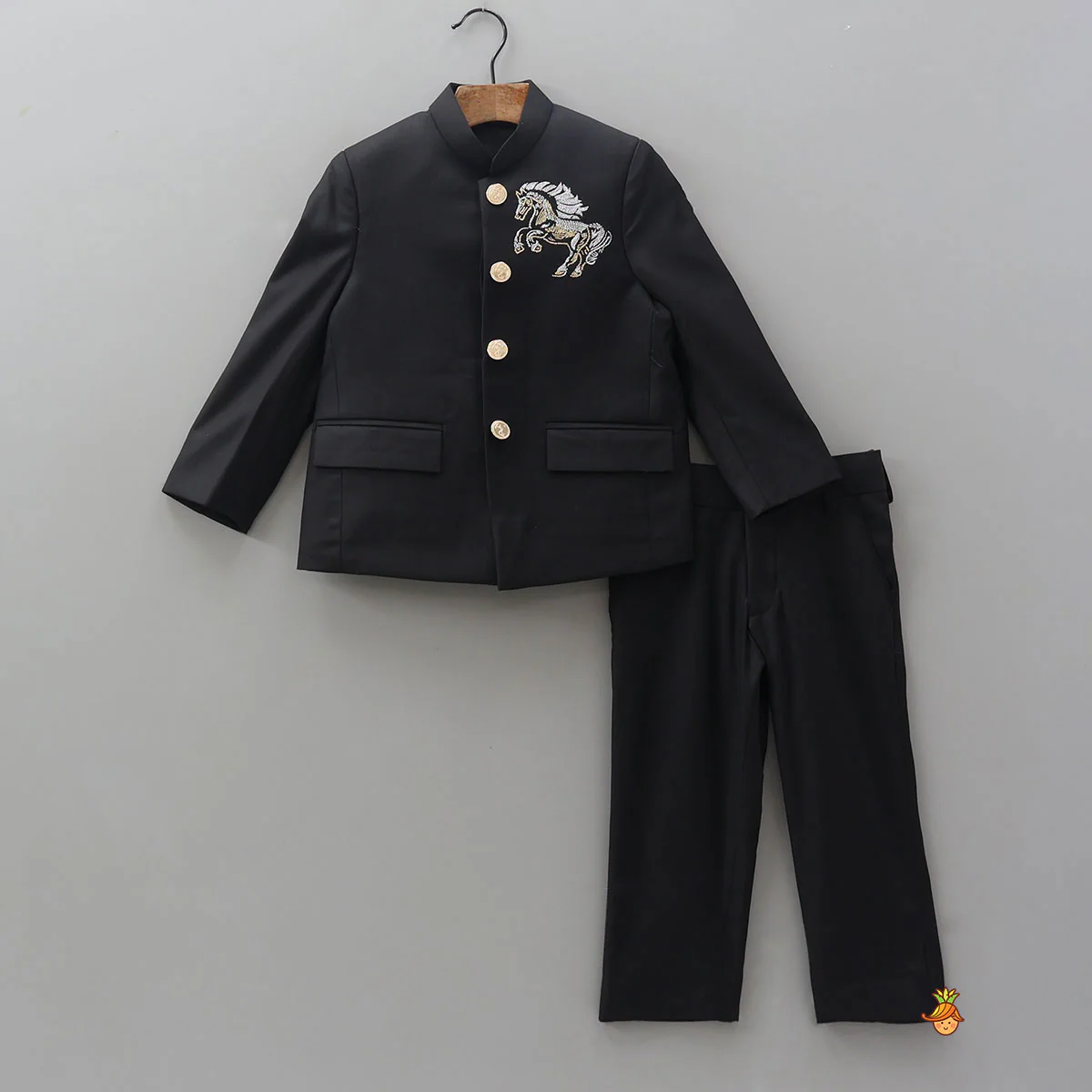 Dual Pocket Detail Elegant Sherwani And Pant