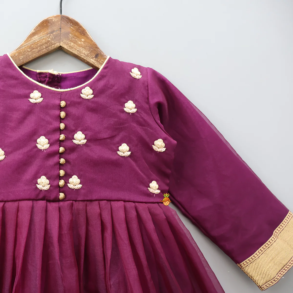 Elegant Embroidered Kurti With Border Detailing - Image 3