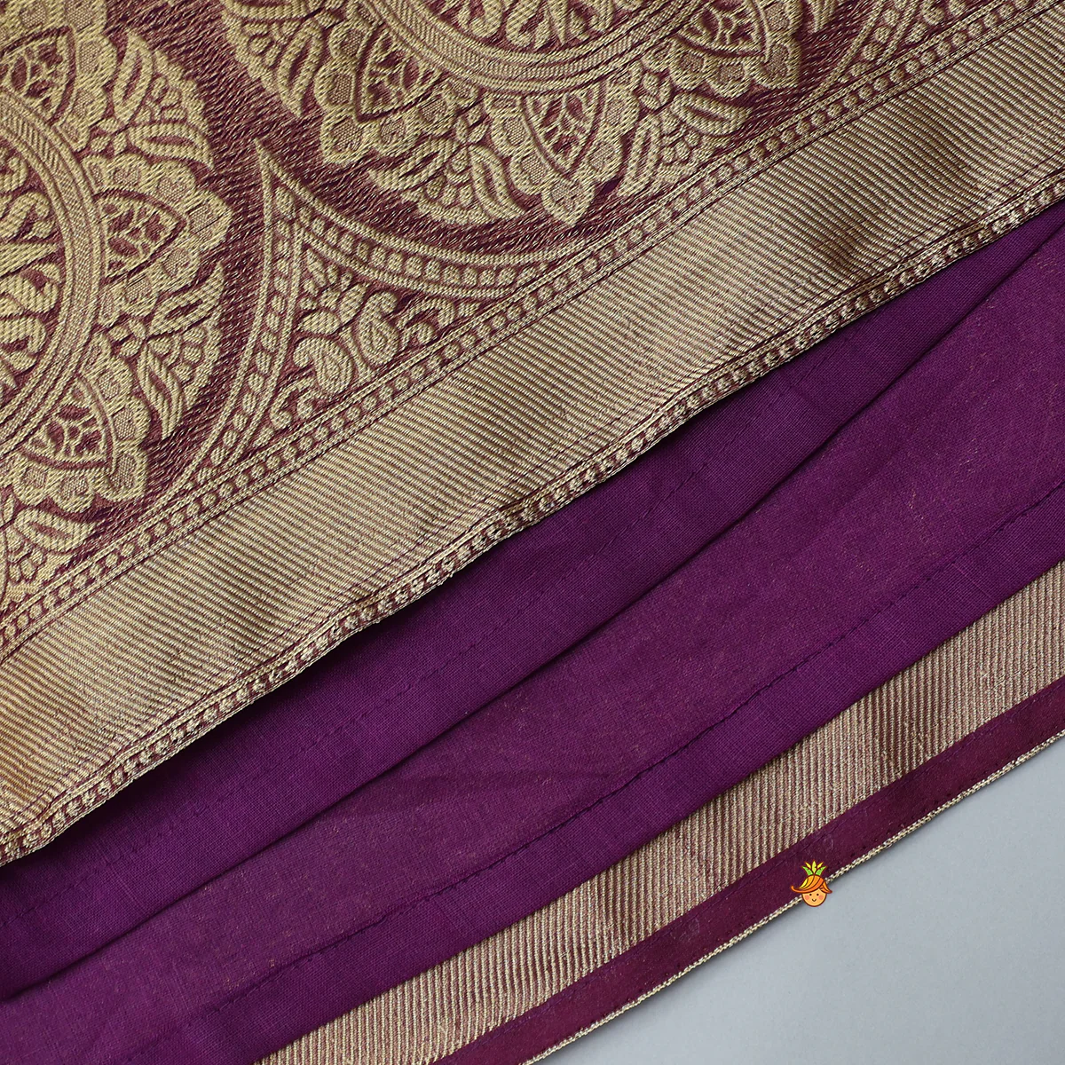 Elegant Embroidered Kurti With Border Detailing - Image 4