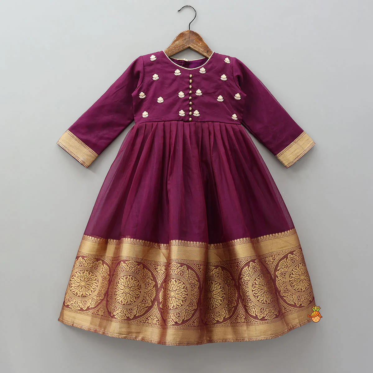 Elegant Embroidered Kurti With Border Detailing