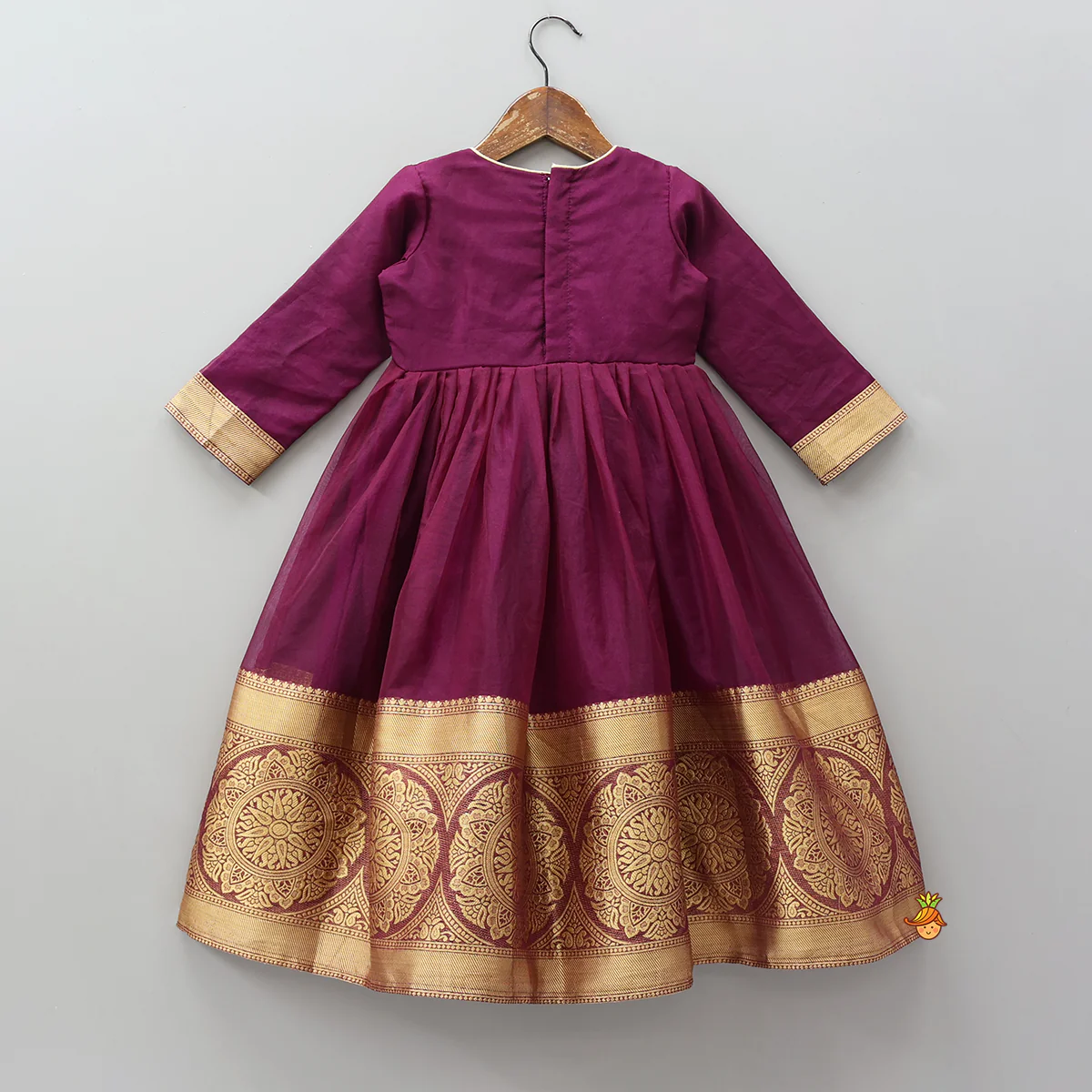 Elegant Embroidered Kurti With Border Detailing - Image 2