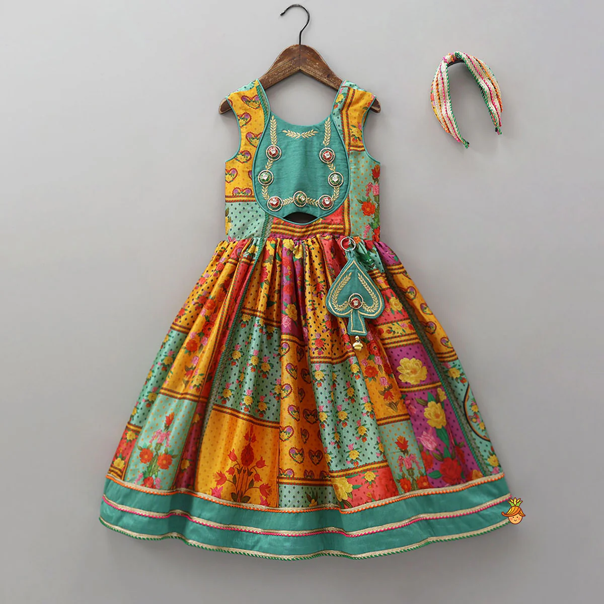 Elegant Multicolour Printed Sleeveless Dress With Attached Bag And Matching Hairband