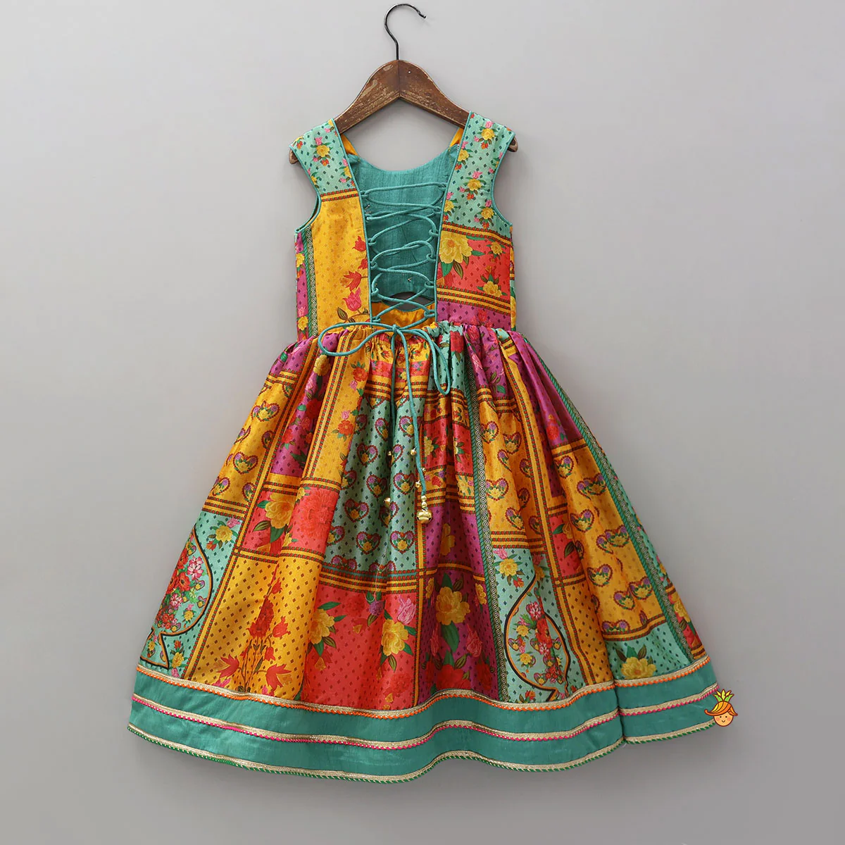 Elegant Multicolour Printed Sleeveless Dress With Attached Bag And Matching Hairband - Image 2