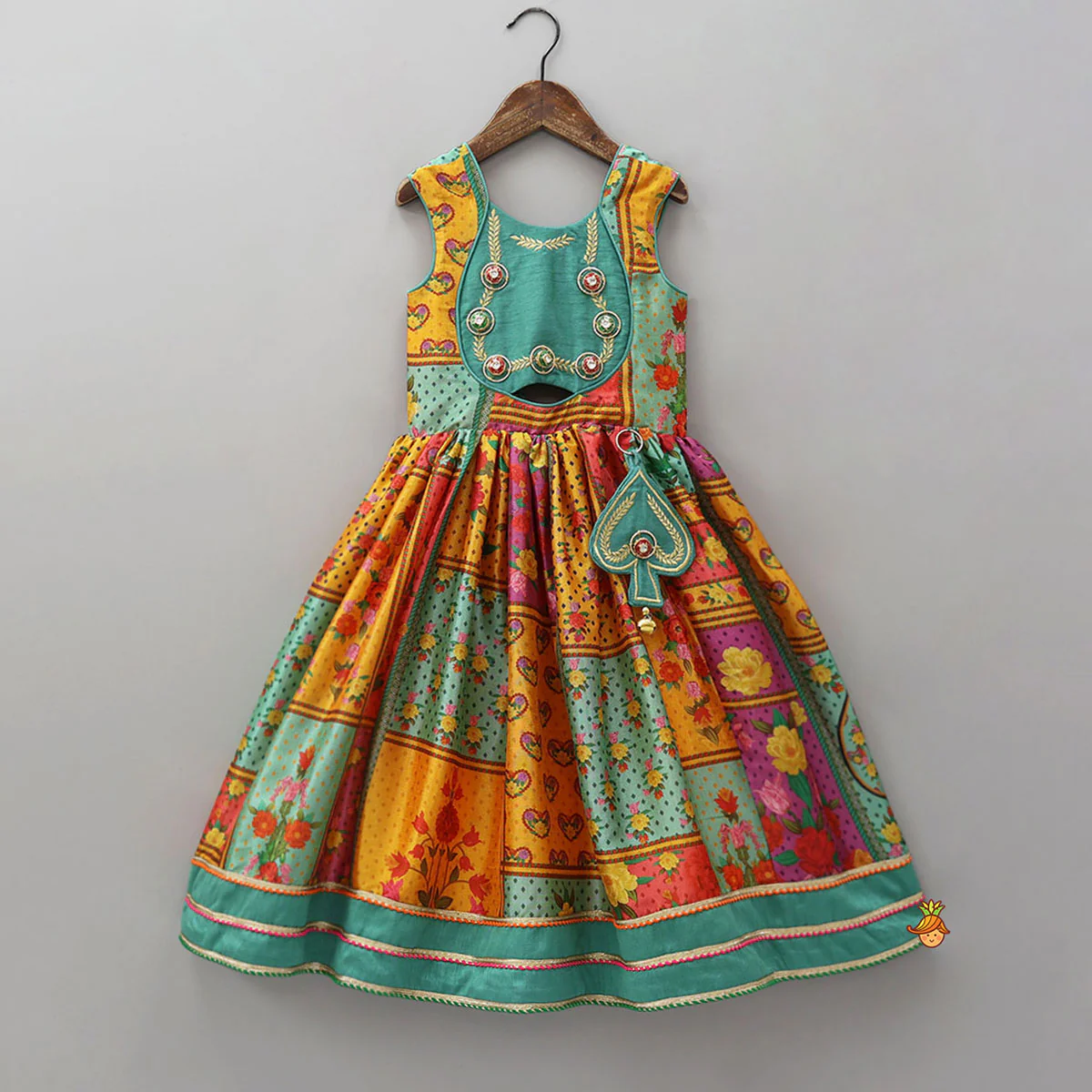 Elegant Multicolour Printed Sleeveless Dress With Attached Bag And Matching Hairband - Image 3