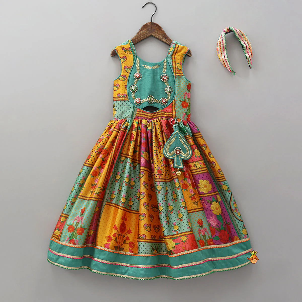 Elegant Multicolour Printed Sleeveless Dress With Attached Bag And Matching Hairband