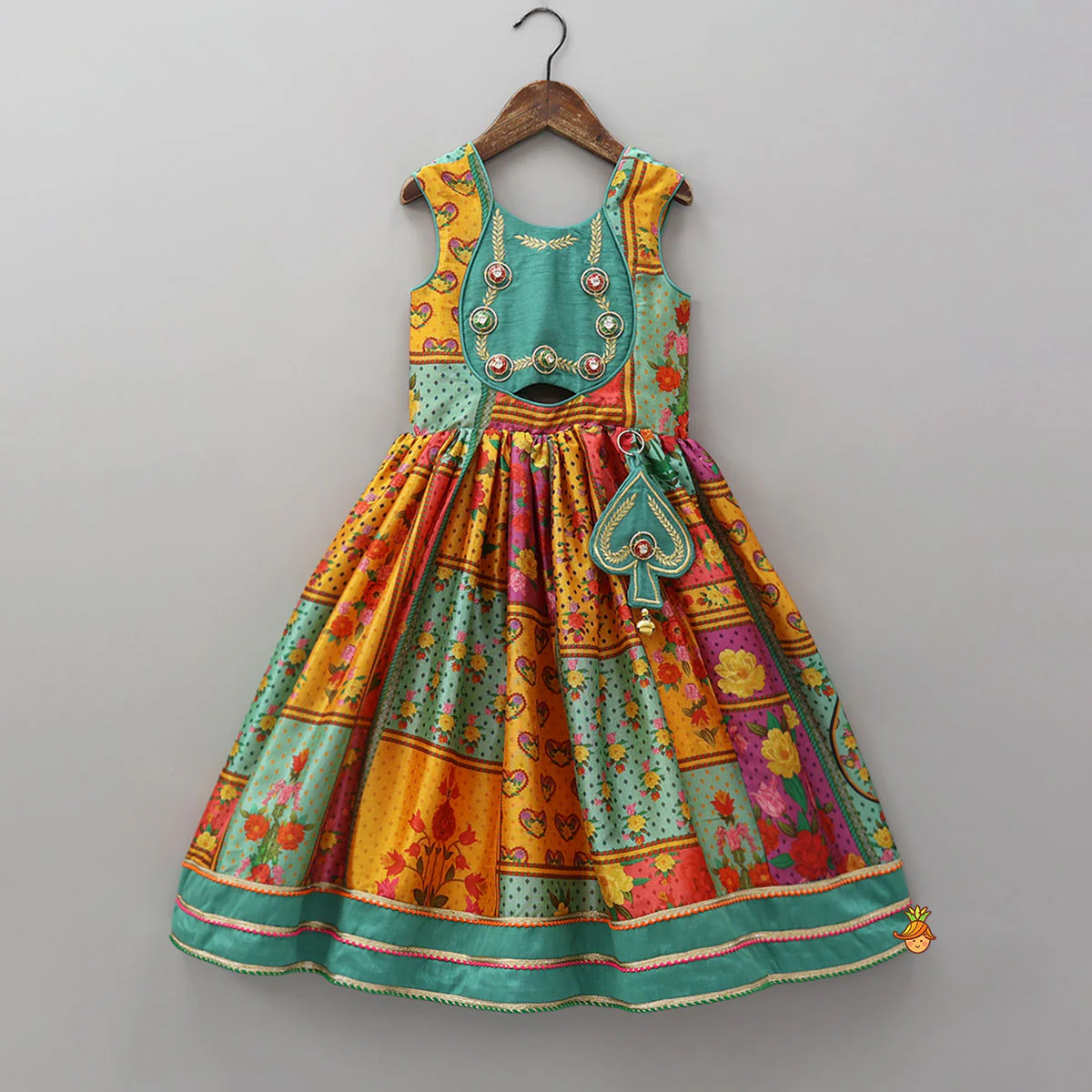 Elegant Multicolour Printed Sleeveless Dress With Attached Bag And Matching Hairband - Image 3