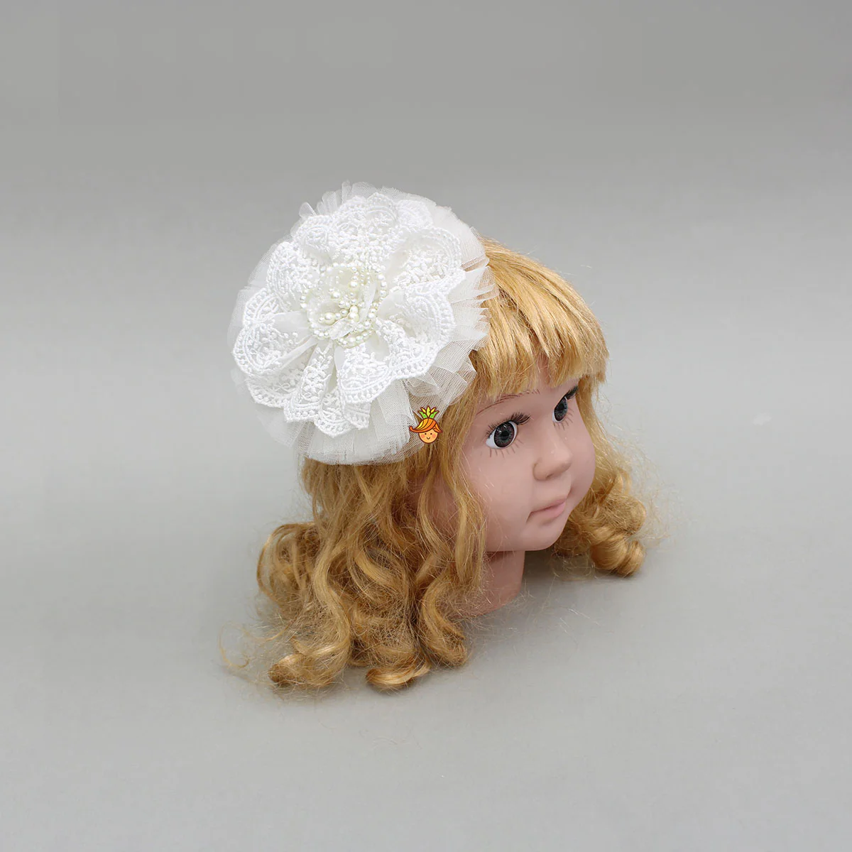 Elegant Pearls Embellished Hair Clip - Image 3