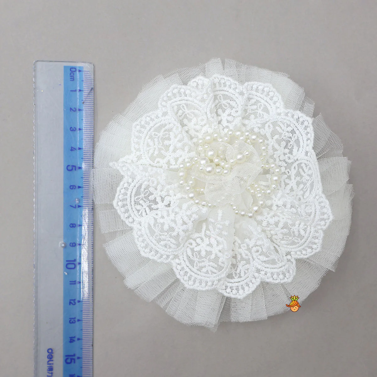 Elegant Pearls Embellished Hair Clip - Image 4