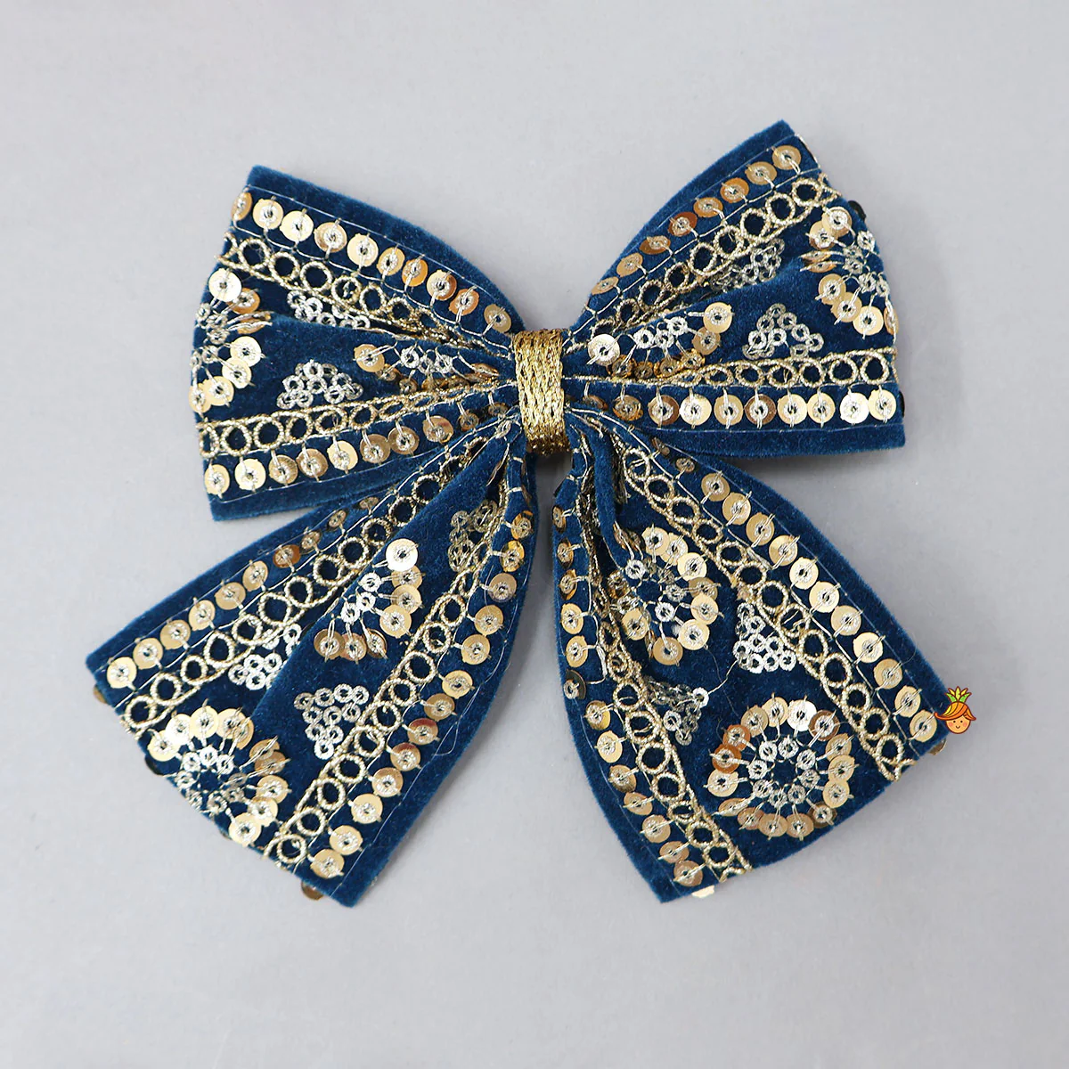 Elegant Sequins Embroidered Velvet Hair Clip - Image 3