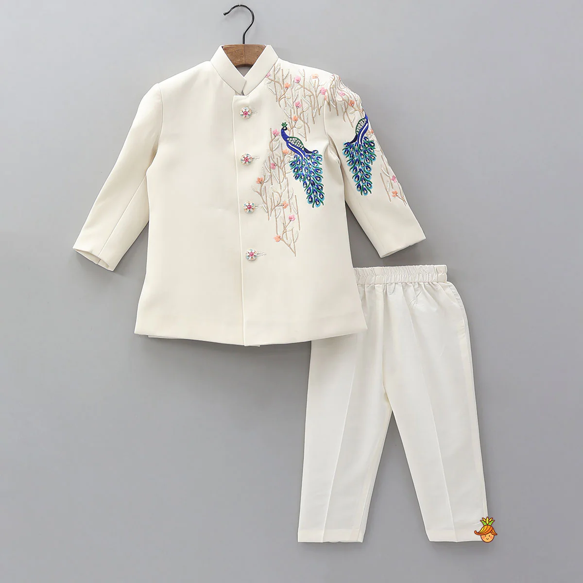 Elegant Sherwani And Pyjama With Necklace - Image 3