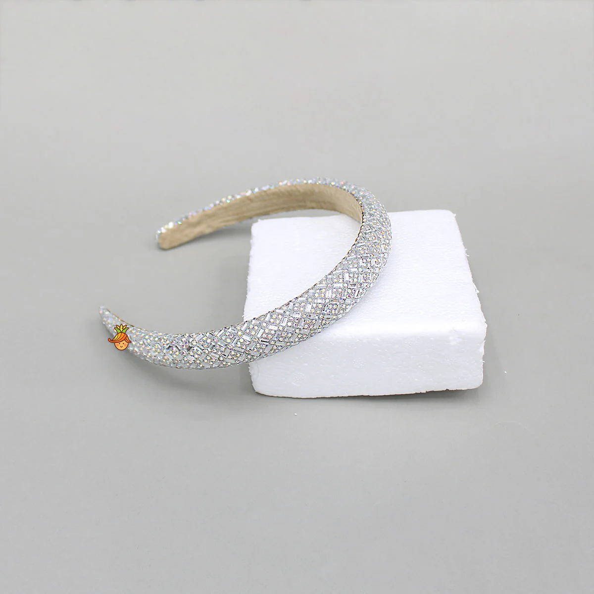 Embellished Elegant Shimmery Hairband - Image 3